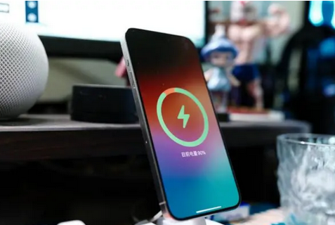 呼图壁苹果15换屏服务分享用什么充电器给iPhone15充电更好 